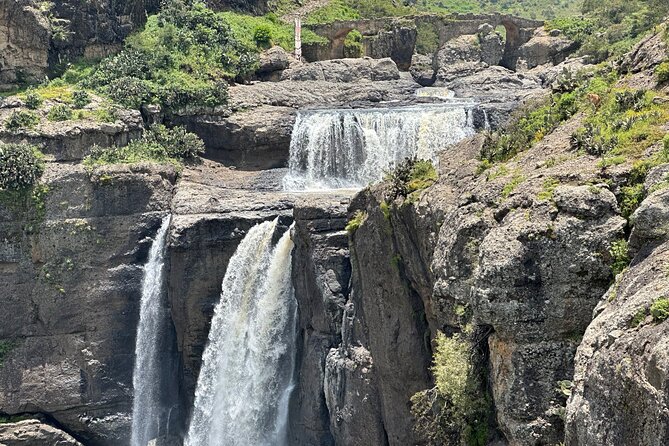 1-Day Tour Old bridge, Monastery,water falls Wildlife,Birds, - Portuguese Bridge and the waterfall below