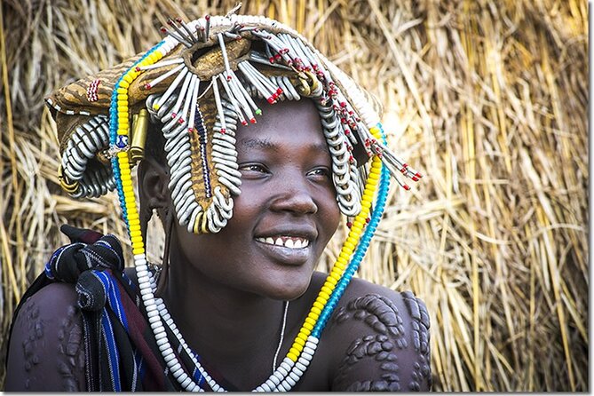 6 day Omo ValleyTours - Day 4: Mursi country, Mago National Park, and Konso