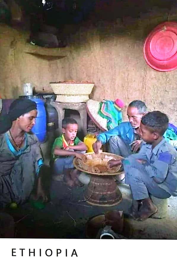 Addis abeba Full Cooking class. - Roasting coffee with your host