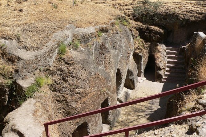 Day Tours around Addis Abeba, Melka Kunture and Adadi Mariam - Melka Kunture and the first stone tools
