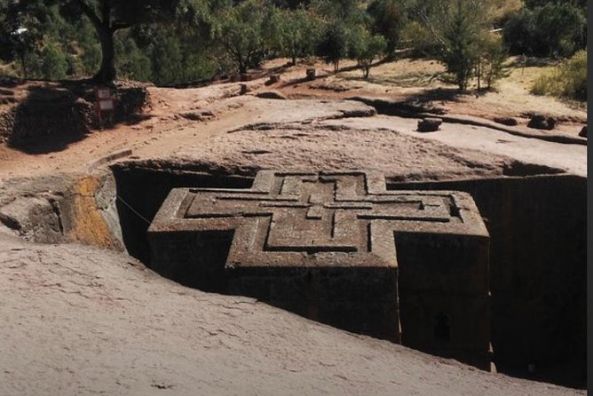 Historical-tour Lalibela Gonder & Bahir Dar - Day 1: Lake Tana monasteries and a sunset by the water
